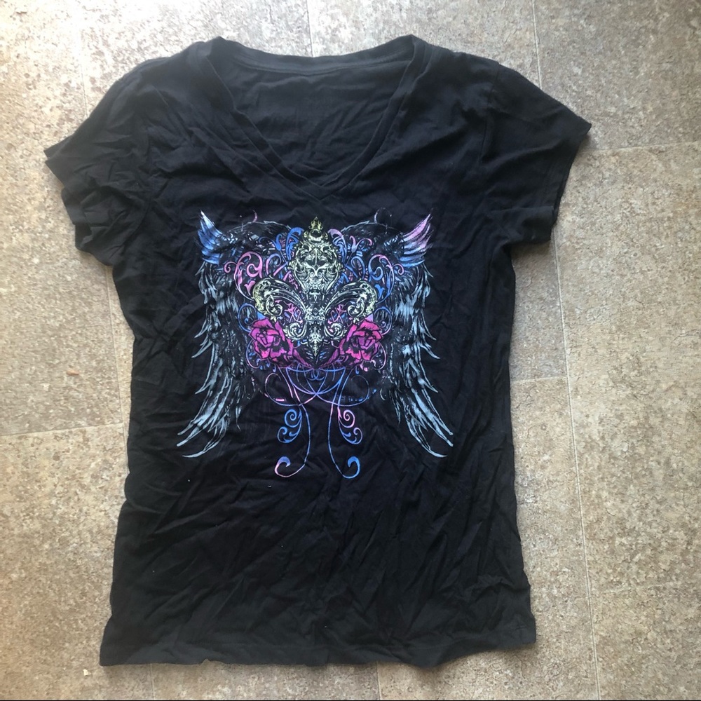 Black v-neck tshirt
